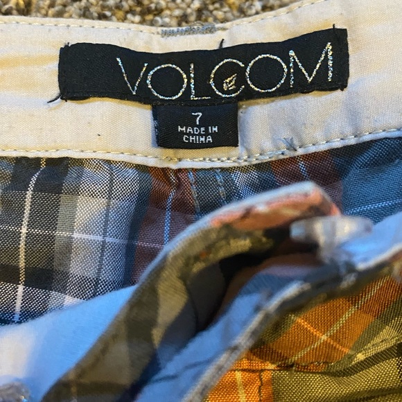 Volcom Women’s Sz 7 Shorts - Picture 3 of 4